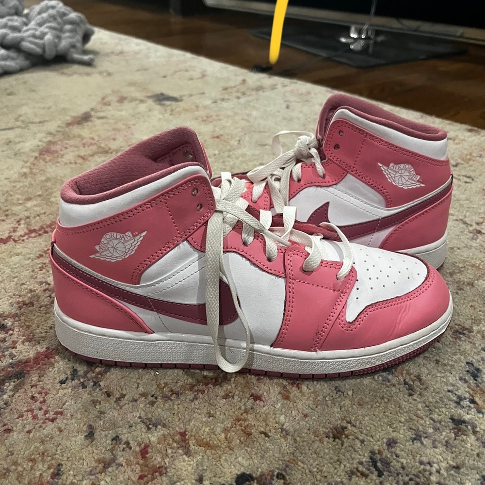 Valentines pink Jordan’s size 7